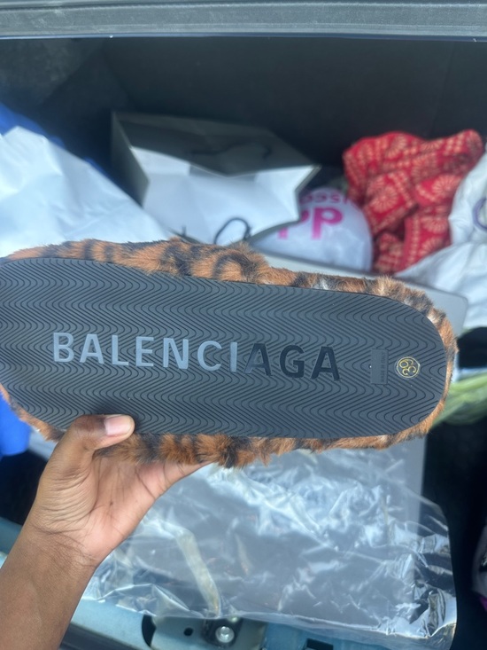 Balenciaga Cheetah Fur Slippers with Embroidered Logo - Picture 5 of 5